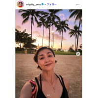 香坂みゆき、ハワイでの背中ざっくり水着ショット公開「スタイル抜群」「背中もウエストラインも綺麗すぎ」の声