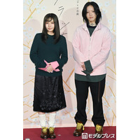YOASOBI、お揃いの靴＆春めいたファッションで登場「朝ドラでYOASOBIか」ユニット名とのギャップに言及【ブラッサム】