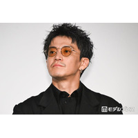 小栗旬、間宮祥太朗の和彫り姿アピール “8割全裸”に「ネイキッド間宮」とお茶目発言【バッド・ルーテナント：トウキョウ】