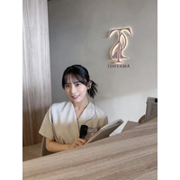 Netflix「ダウンタイム」美人受付役で話題・安田乙葉って？「ノブロックTV」でも注目の女優 役作りの参考は通っている美容クリニック【注目の人物】