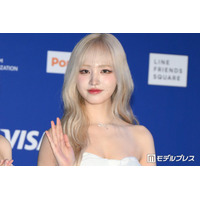 IVEリズ、ショーパンから美脚スラリ 街中ショットに反響「規格外の美しさ」「存在感がすごい」