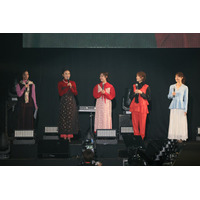 在福5局アナウンサー、FRUITS ZIPPER月足天音らとキュートにダンス “メンカラ”スタイリングで登場【カワコレ TGC】