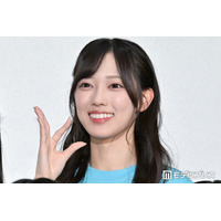 日向坂46清水理央、透け感オフショル×ミニコーデに「鎖骨くっきりで綺麗すぎる」「スタイル良くて憧れ」の声