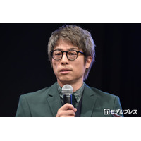 田村淳「パパによじ登ってくる次女」親子ショット公開「大好きが溢れてる」「べったりで可愛い」と反響