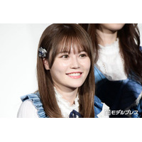 元AKB48メンバー、美ウエストチラリのミニ丈デニムキャミ×パンツコーデでディズニーランド満喫「ドキッとした」「めちゃくちゃ可愛い」