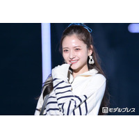 乃木坂46金川紗耶、モノトーンワンピ＆レースタイツ姿が話題「脚の長さが際立つ」「シックな衣装も着こなしててさすが」