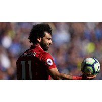 リヴァプール選手たちがザワつく…サラー、飛行機でびっくりの「寝姿」