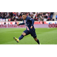 エムバペがやった「股抜き2連発の超ドリブル」が超人的すぎる