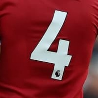 「背番号4」なのに、ポジションが仰天だった3人の猛者
