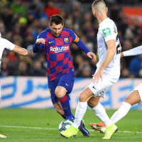 見るとサッカーしたくなる！ラ・リーガ公式渾身の「股抜きプレー集」がアツい