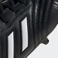 adidasが新スパイク『コパ カピタン』を発表！クラシカルな「黒と白」