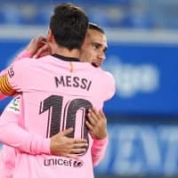 バルサを救ったグリーズマン、「メッシと仲良しハグ」