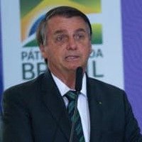 ブラジル大統領、慈善試合でゴール！忖度ありの飛び出しシュート