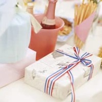 食事券やギフト券、店舗の買い物券や割引券、クオカード、自社製品など、企業は様々な株主優待を導入しています。株主優待を導入している会社の株主になるのも、老後対策になりますよ。