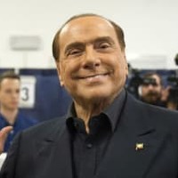 元ミラン会長ベルルスコーニ、心臓病で入院