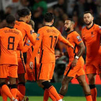 オランダ代表、W杯で5バックに回帰へ　ファンハール監督が「5-3-2」を諦めず
