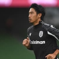 J復帰説の香川真司、PAOKで驚きのベンチ復帰　現地もザワつく