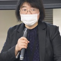 「入管を変える！弁護士ネットワーク」の設立集会であいさつする駒井知会弁護士＝14日午後、東京都内