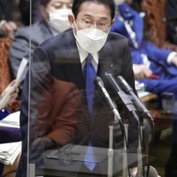 参院予算委で答弁する岸田首相＝16日午後