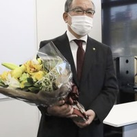 商品券受領で辞職した清藤真司氏＝22日午後、香南市役所