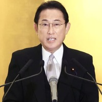 伊勢神宮の参拝を終え、年頭の記者会見をする岸田首相＝4日午後、三重県伊勢市