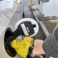 ガソリンスタンドでの給油