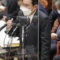 衆院予算委で答弁する岸田首相＝18日午後