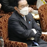 参院予算委に臨む岸田首相＝28日午前