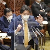 参院予算委で答弁する林外相＝4日午後