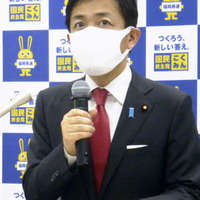 記者会見する国民民主党の玉木代表＝13日午前、福岡市