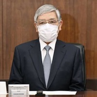 金融政策決定会合に臨む日銀の黒田総裁＝18日午前、日銀本店（代表撮影）