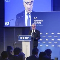 国際エネルギー機関（IEA）閣僚理事会で、各国代表らを前に話すビロル事務局長＝23日、パリ（共同）