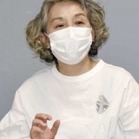 京都市内で記者会見する井崎敦子さん＝4日午後