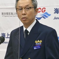 就任会見をする第4管区海上保安本部の浜平清志本部長＝7日午前、名古屋市