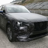 マツダの「CX―60」の試作車＝3月、山口県美祢市