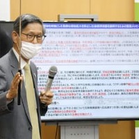 記者会見する政府新型コロナウイルス感染症対策分科会の尾身茂会長＝8日午後、東京・永田町