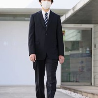 筑波大付属高の入学式に臨む秋篠宮家の長男悠仁さま＝9日午前、東京都文京区（代表撮影）