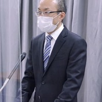 報道陣の取材に応じる警察庁サイバー特別捜査隊の佐藤快孝隊長＝14日午後、警察庁