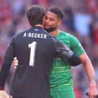 「エデルソンじゃないのか」 リヴァプールGKアリソン、シティの起用法を指摘