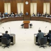 国会で開かれた参院憲法審＝27日午後