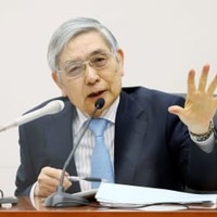 金融政策決定会合後、記者会見する日銀の黒田総裁＝28日午後、日銀本店（代表撮影）