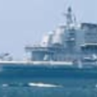 東シナ海から太平洋へ移動した中国海軍の空母「遼寧」（防衛省統合幕僚監部提供）