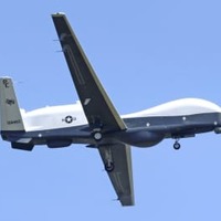 米海軍の無人偵察機トライトン＝2021年5月、青森県の三沢基地周辺