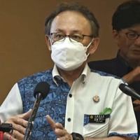 新たな沖縄振興計画について記者会見する沖縄県の玉城デニー知事＝13日午後、沖縄県庁