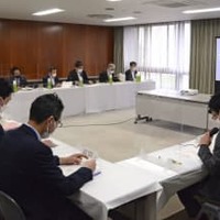 愛知県豊橋市で開かれた設楽ダムに関する有識者委員会＝17日午後