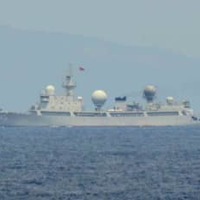 大隅海峡を通過した中国海軍の情報収集艦＝19日（防衛省提供）