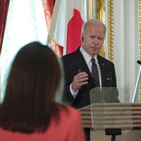 23日、日米首脳会談を終え共同記者会見するバイデン米大統領＝東京・元赤坂の迎賓館（AP＝共同）