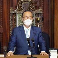 衆院本会議に臨む細田議長＝7日午後、国会