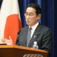 物価高対策などで記者会見する岸田首相＝4月、首相官邸
