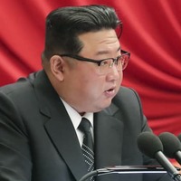 平壌で10日までに開かれた朝鮮労働党中央委員会拡大総会に臨む金正恩党総書記（朝鮮中央通信＝共同）